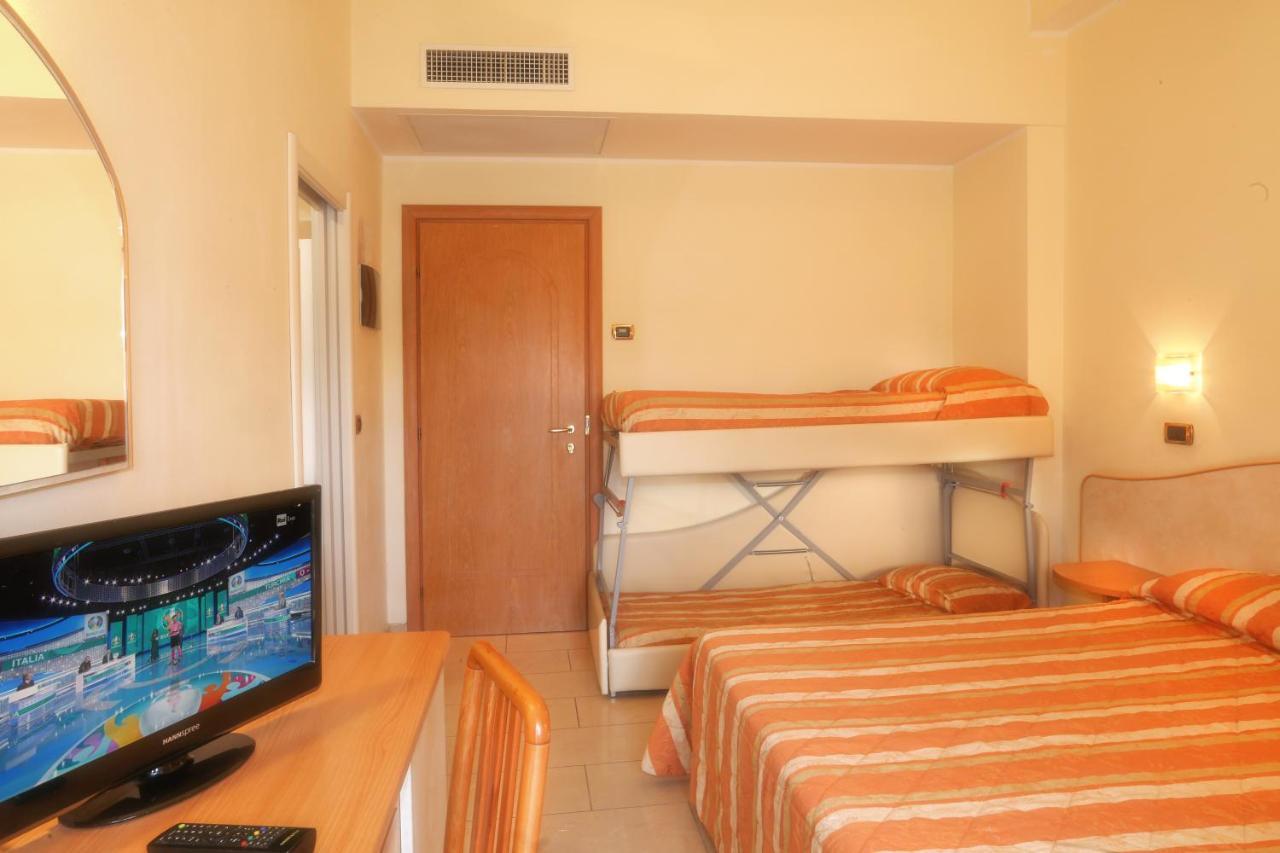 Hotel Elisir Ріміні Екстер'єр фото