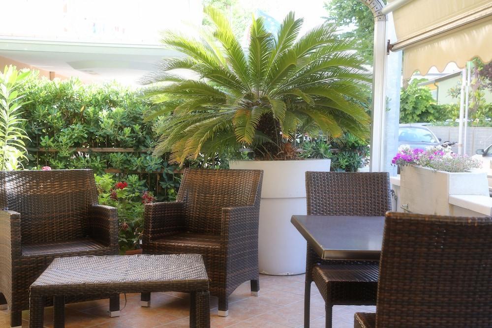 Hotel Elisir Ріміні Екстер'єр фото