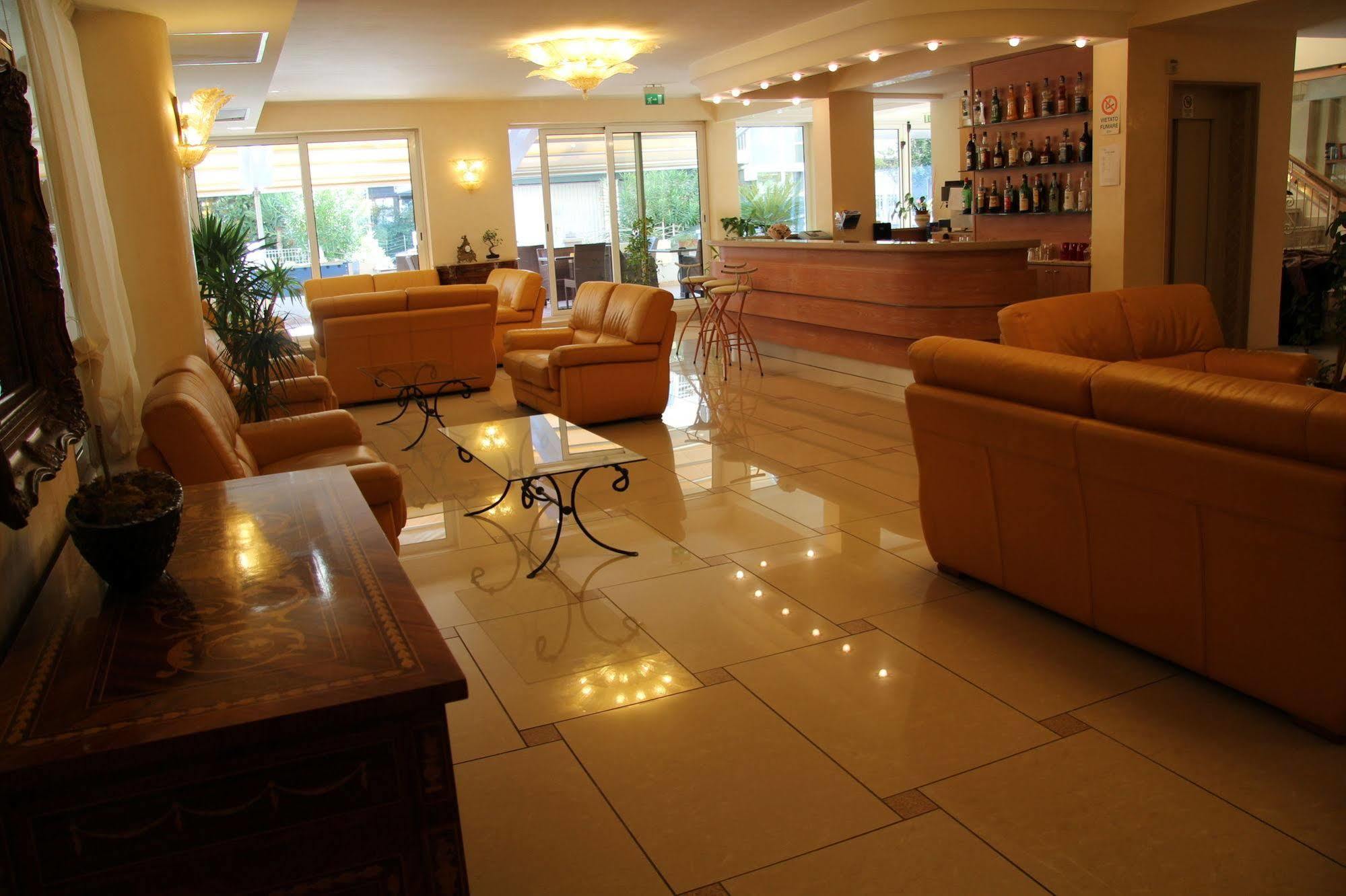 Hotel Elisir Ріміні Екстер'єр фото
