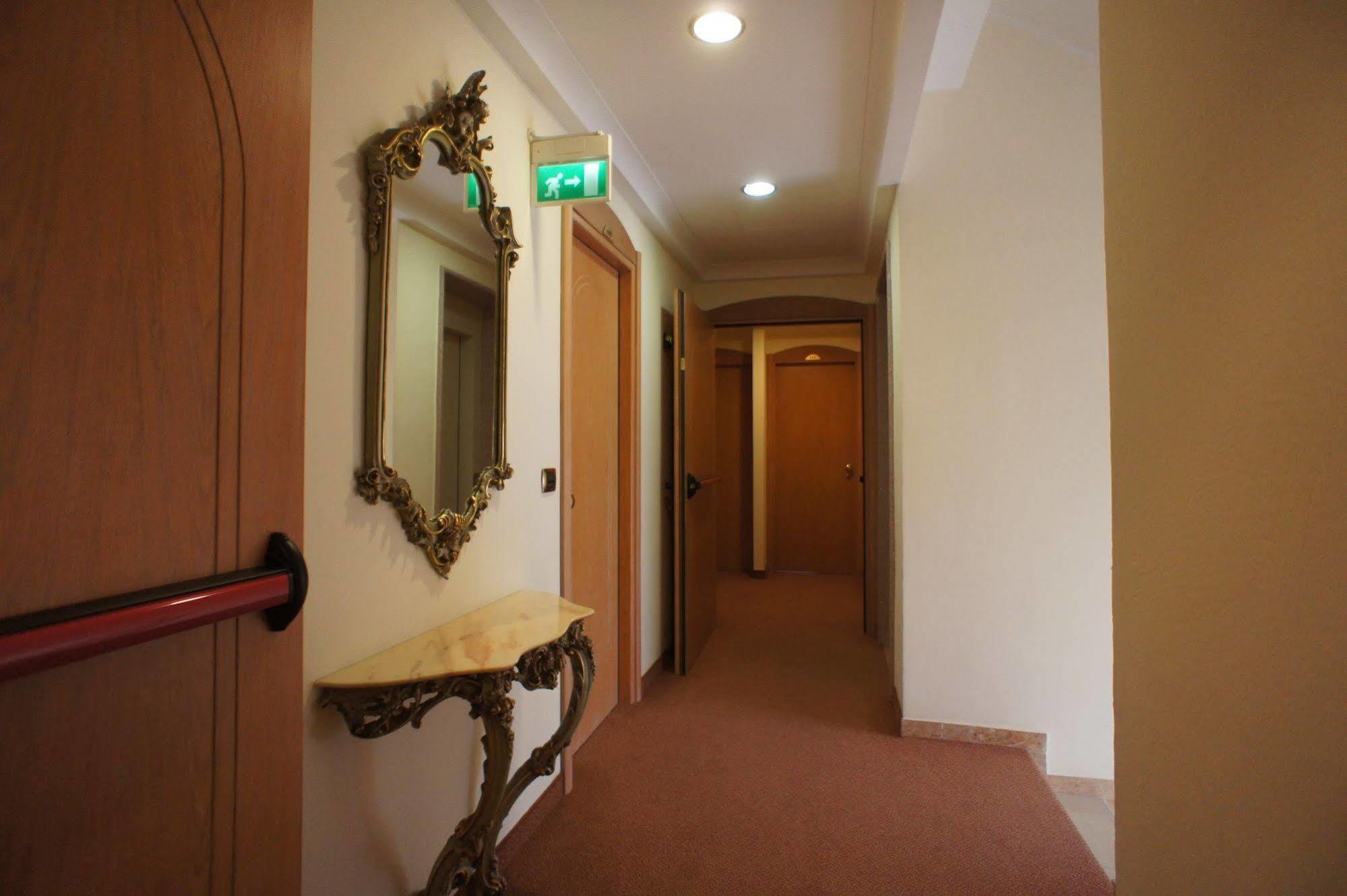 Hotel Elisir Ріміні Екстер'єр фото